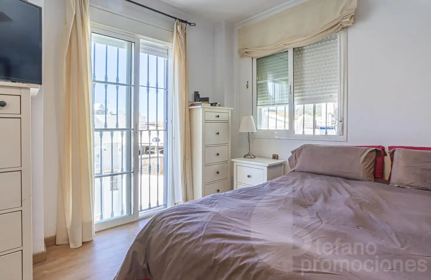 Dormitori de Casa adosada en venda en Málaga amb Aire condicionat, Calefacció i Jardí privat