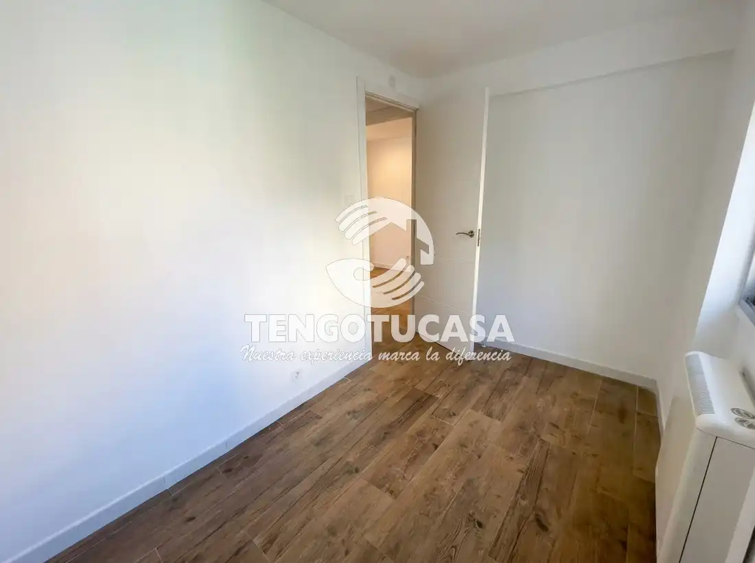 Piso en venta en Calle de María Teresa Sáenz de Heredia, 22, Ventas