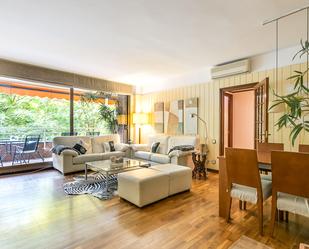 Living room of Flat to rent in  Barcelona Capital  with Air Conditioner, Terrace and Swimming Pool