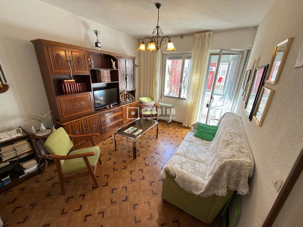 Sala de estar de Piso en venta en  Madrid Capital con Calefacción, Terraza y Amueblado