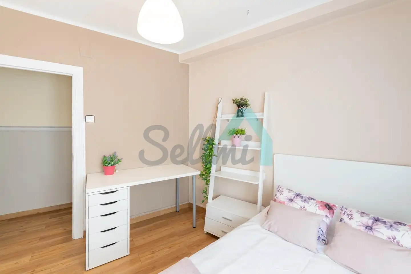 Habitación de Piso en venta en Oviedo  con Calefacción
