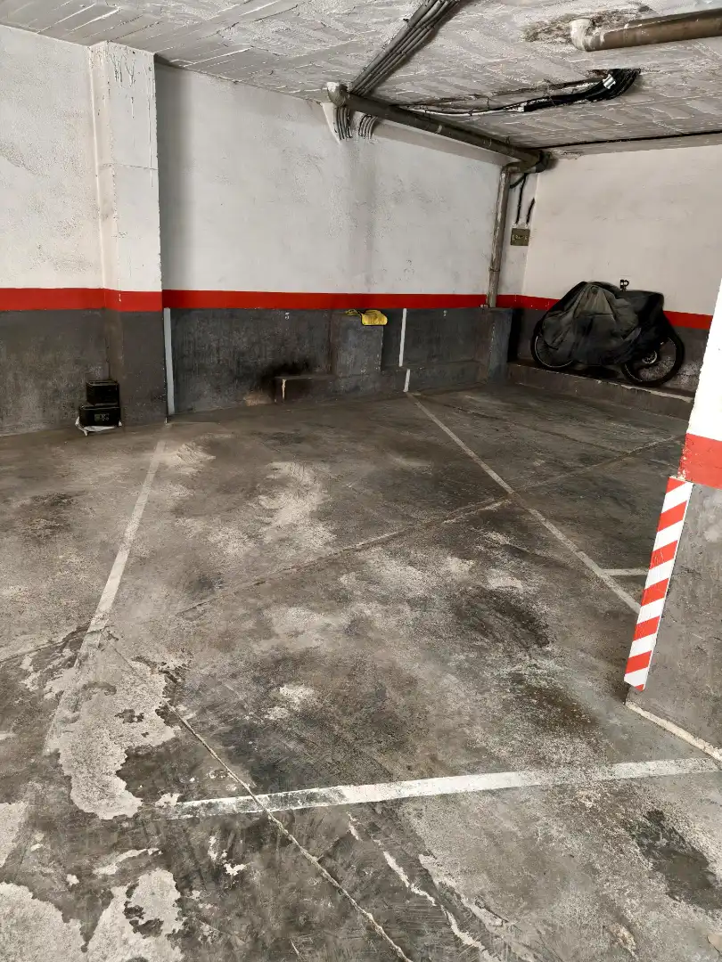 Garage for rent in Carrer de Salvà, El Poble Sec - Parc de Montjuïc