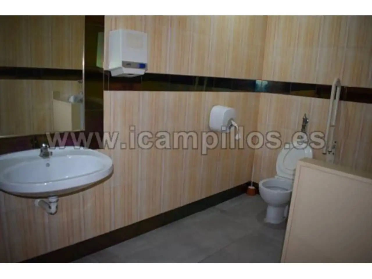 Local comercial en venda a Baena, imagen 8