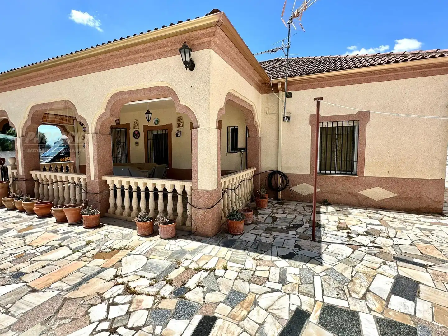 Außenansicht von Haus oder Chalet zum Verkauf in Córdoba mit Klimaanlage, Privatgarten und Abstellraum