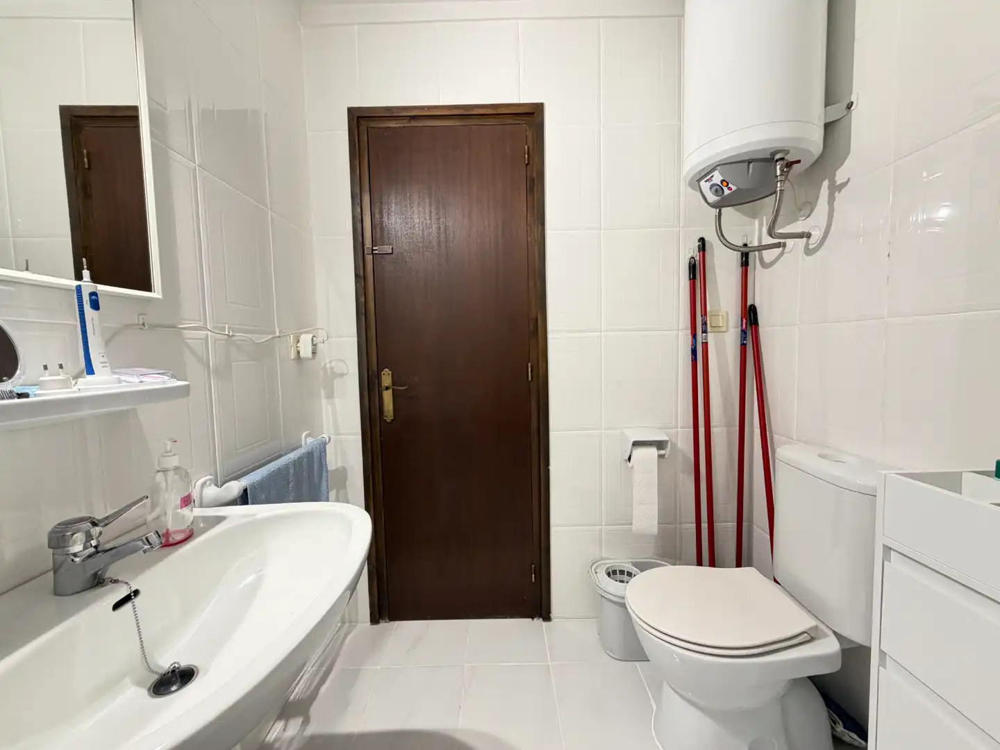 Bany de Apartament en venda en Empuriabrava amb Aire condicionat, Terrassa i Moblat