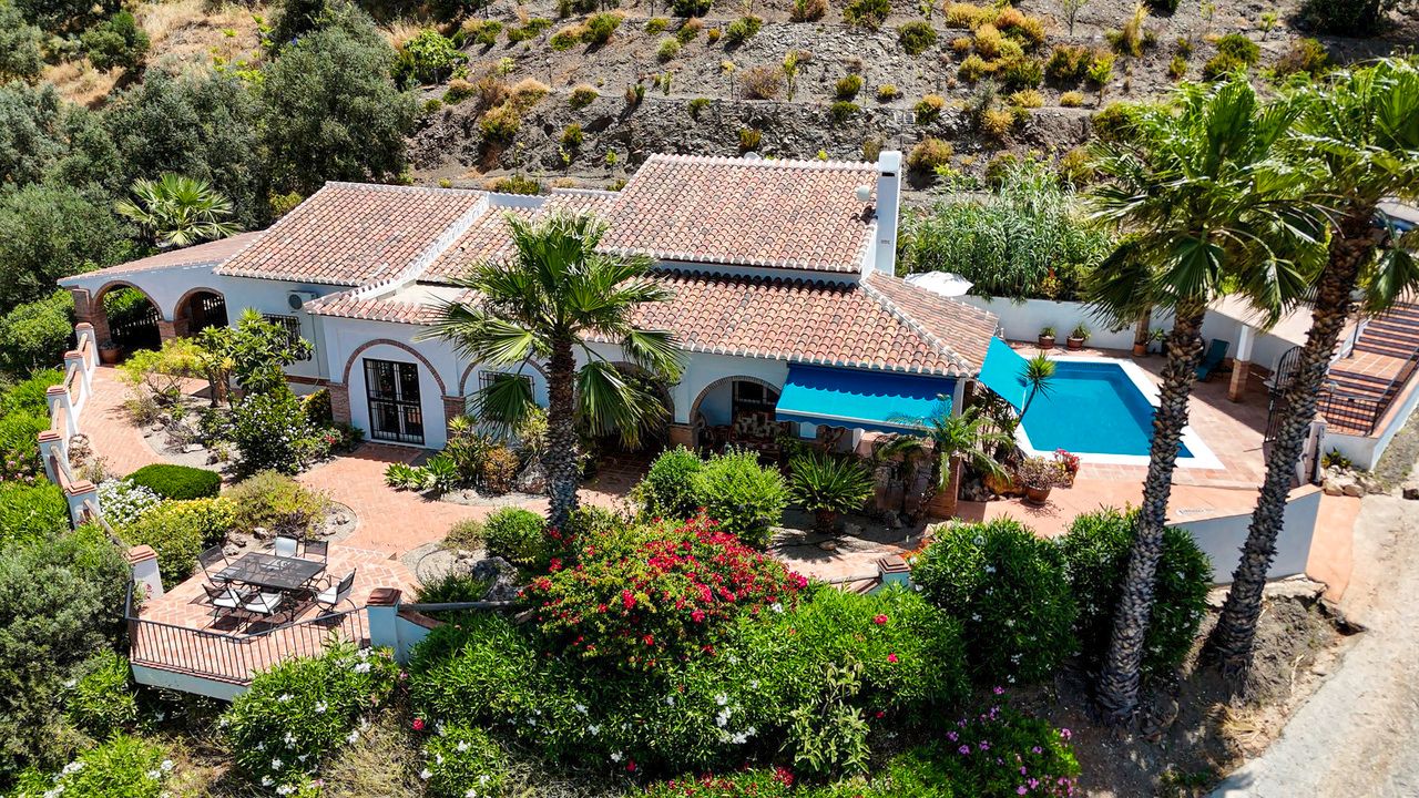 Exterior view of House or chalet for sale in Alcaucín  with Air Conditioner, Terrace and Swimming Pool