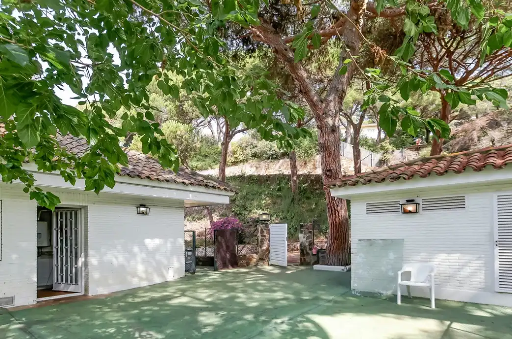 House with pool for sale in Avinguda Rocaferrera, imagen 3