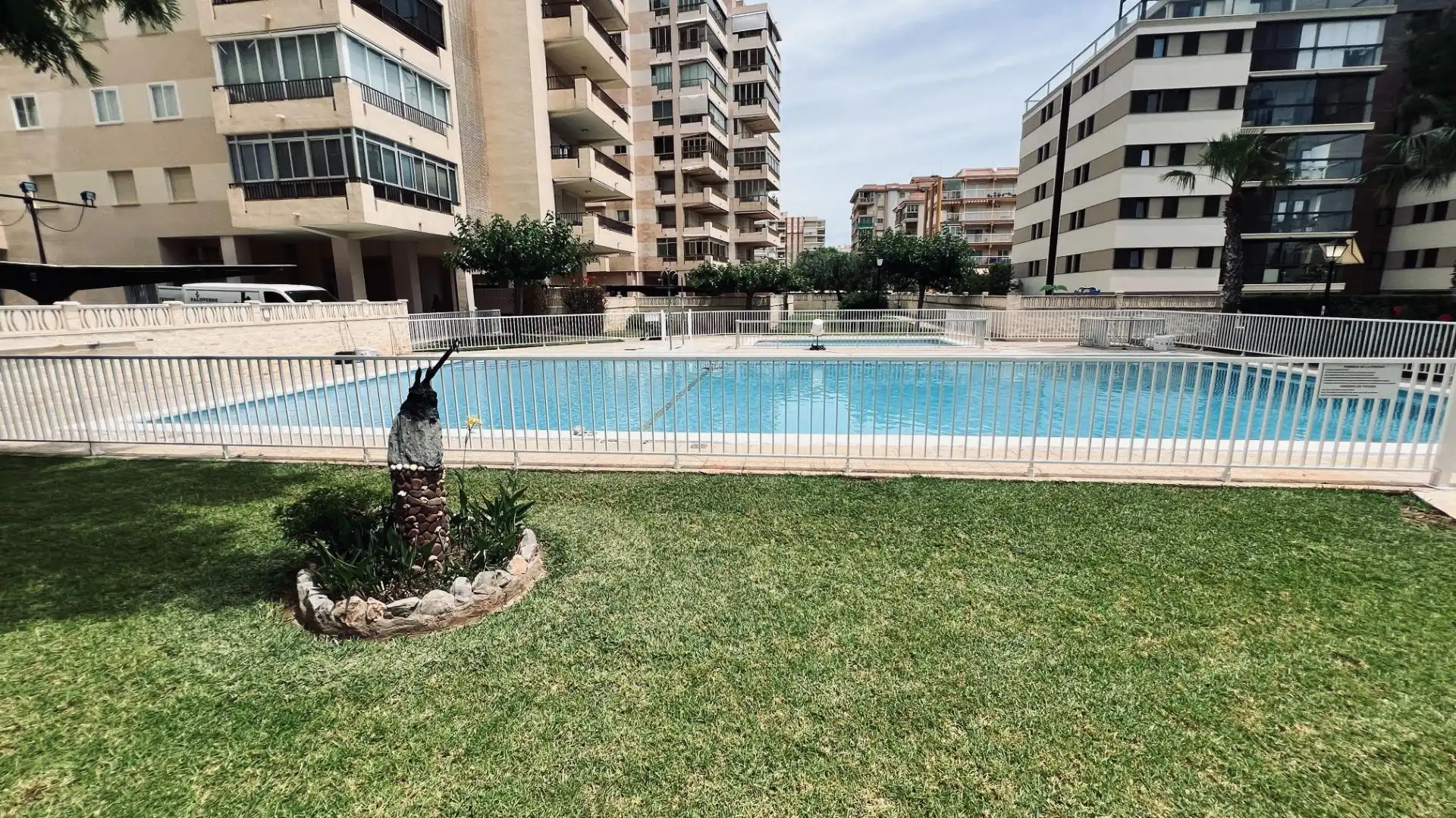 Piscina de Apartament en venda en Benicasim / Benicàssim amb Jardí privat, Terrassa i Traster