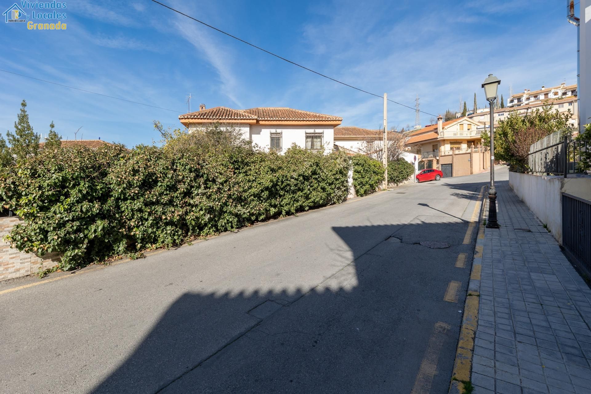 Vista exterior de Casa o xalet en venda en Huétor Vega amb Calefacció, Jardí privat i Terrassa