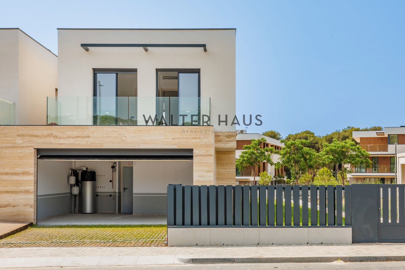 Exterior view of Single-family semi-detached for sale in Sant Feliu de Guíxols  with Air Conditioner, Heating and Private garden