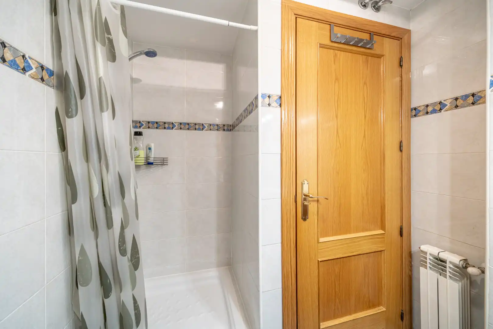 Bathroom of Flat for sale in Torrejón de Ardoz  with Air Conditioner, Heating and Parquet flooring