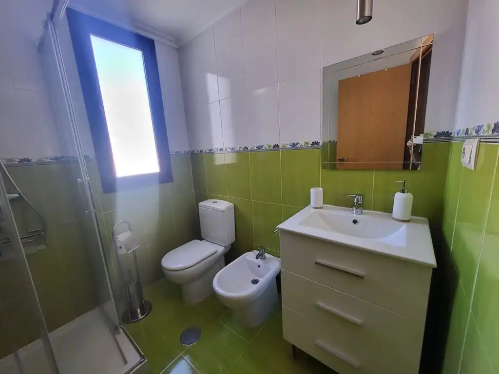 Baño de Ático de alquiler en La Roda con Aire acondicionado, Calefacción y Terraza