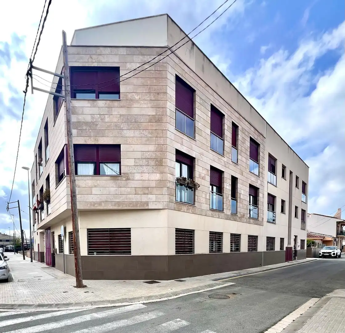 Vista exterior de Piso en venta en Deltebre con Alarma