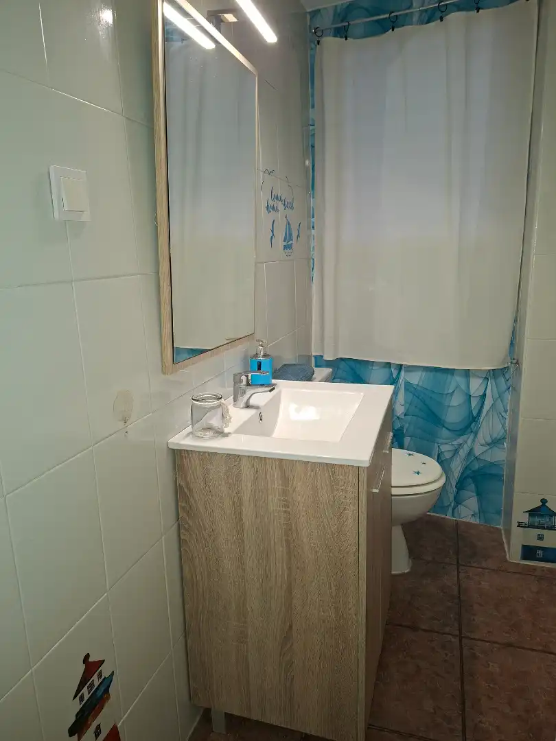 Bathroom of Flat for rent in Valencia  with Air Conditioner, Furnished and Oven