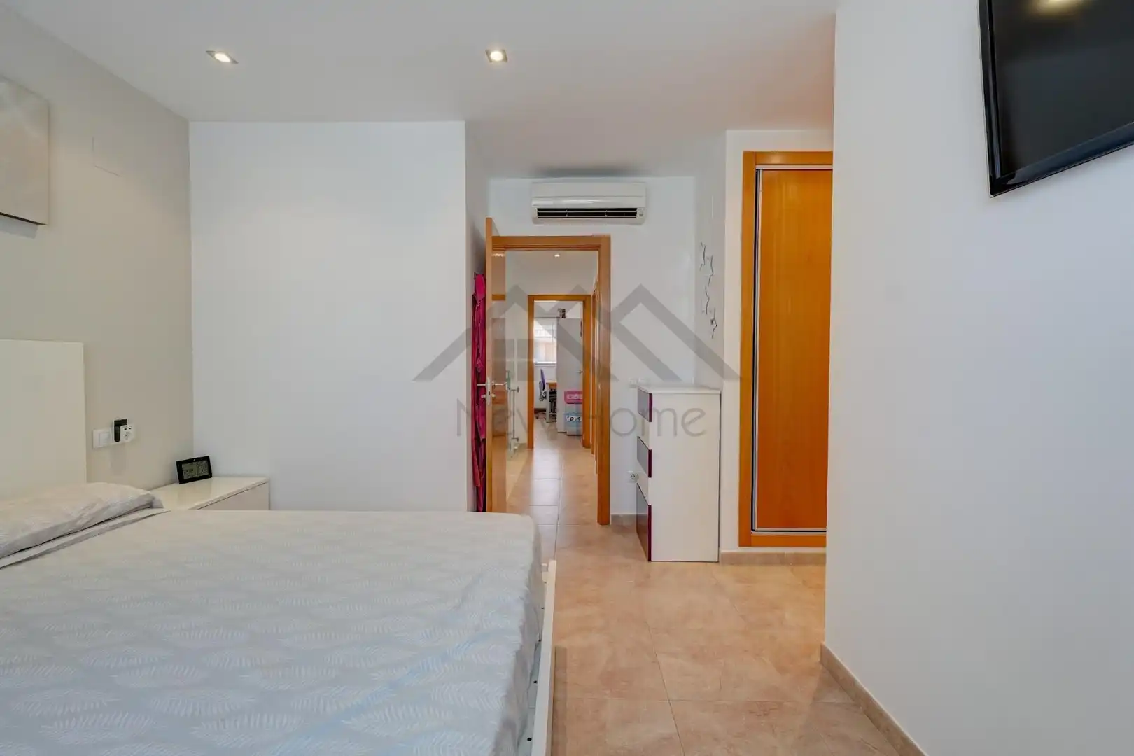 Dormitori de Casa adosada en venda en La Pobla de Vallbona amb Aire condicionat, Calefacció i Jardí privat
