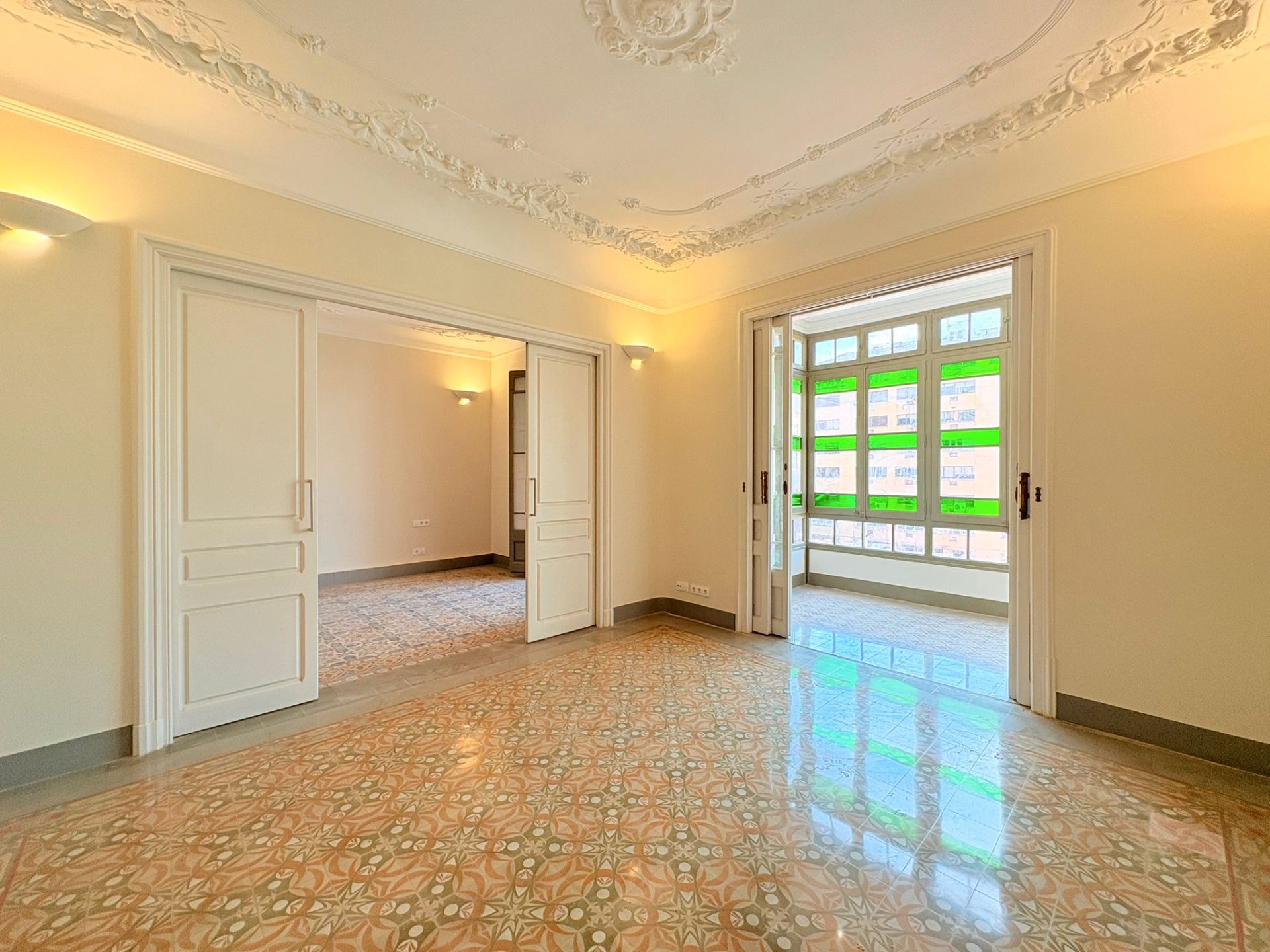 Study to rent in  Barcelona Capital  with Air Conditioner, Heating and Oven