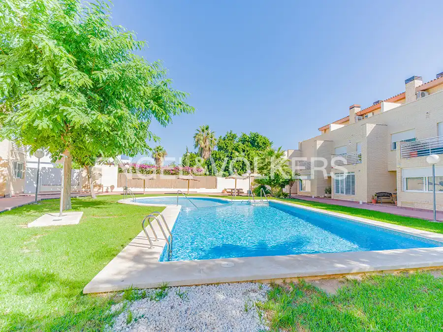 Adossat amb piscina en venda a Avinguda Fotógrafo Francisco Cano 35, imagen 42