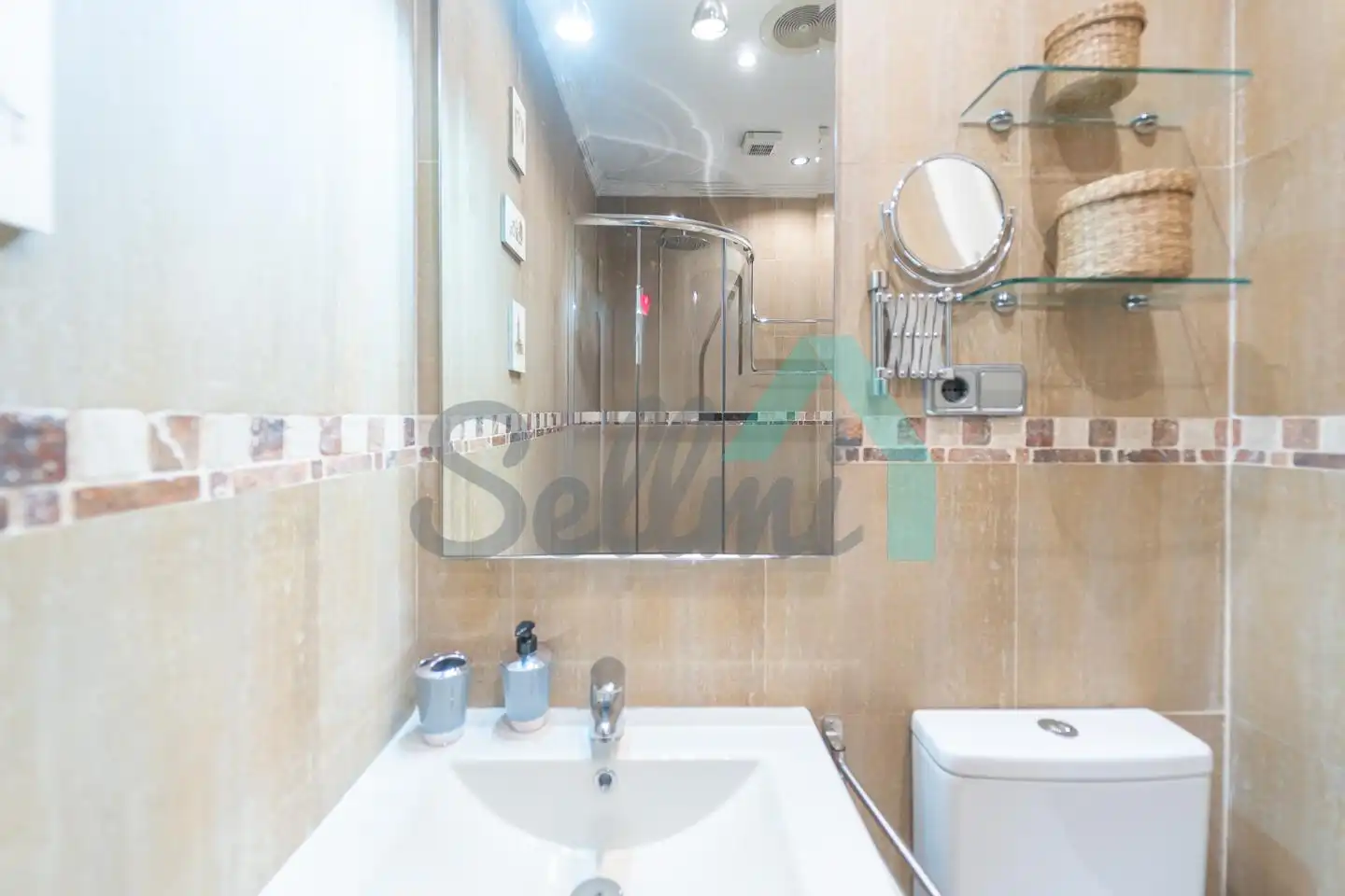 Bathroom of Study for rent in Oviedo   with Heating, Parquet flooring and Furnished
