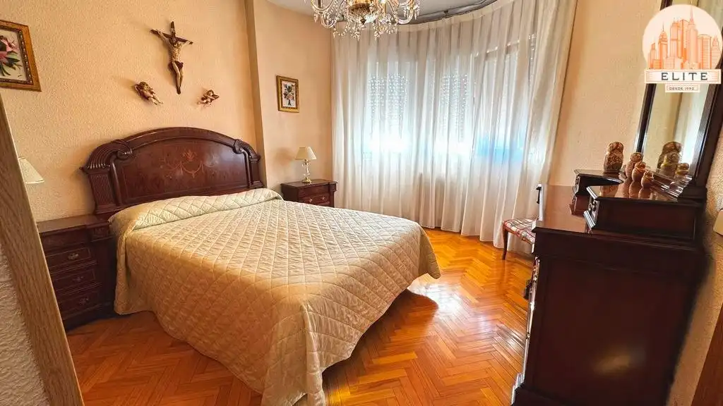 Habitación de Casa adosada en venta en Torrejón de la Calzada con Aire acondicionado, Calefacción y Jardín privado