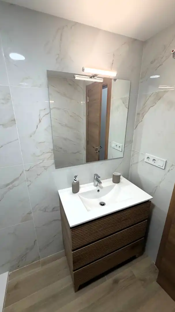 Bathroom of Flat for rent in Valencia  with Air Conditioner, Terrace and Furnished