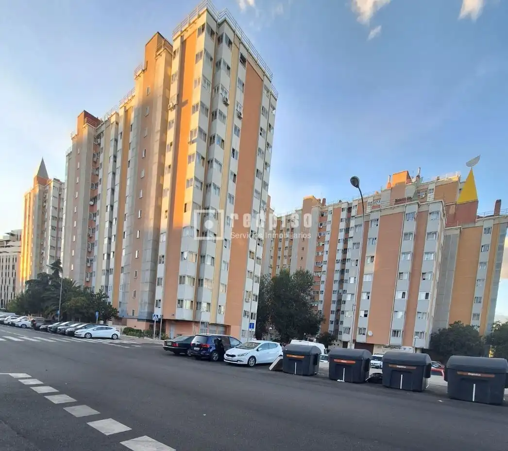 Vista exterior de Pis en venda en Madrid amb Calefacció, Terrassa i Moblat