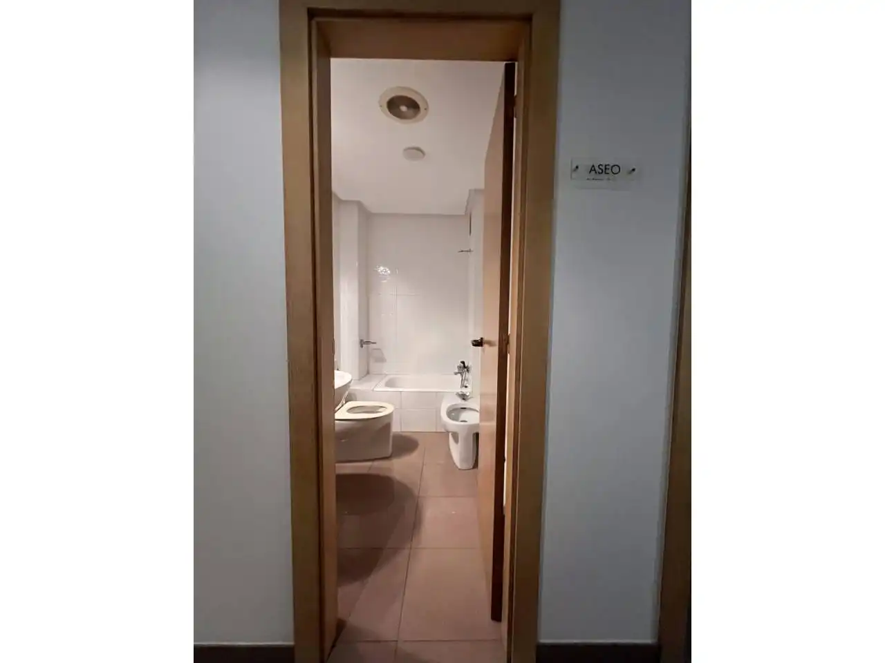 Badezimmer von Wohnung zum Verkauf in Alicante / Alacant mit Klimaanlage, Heizung und Alarm