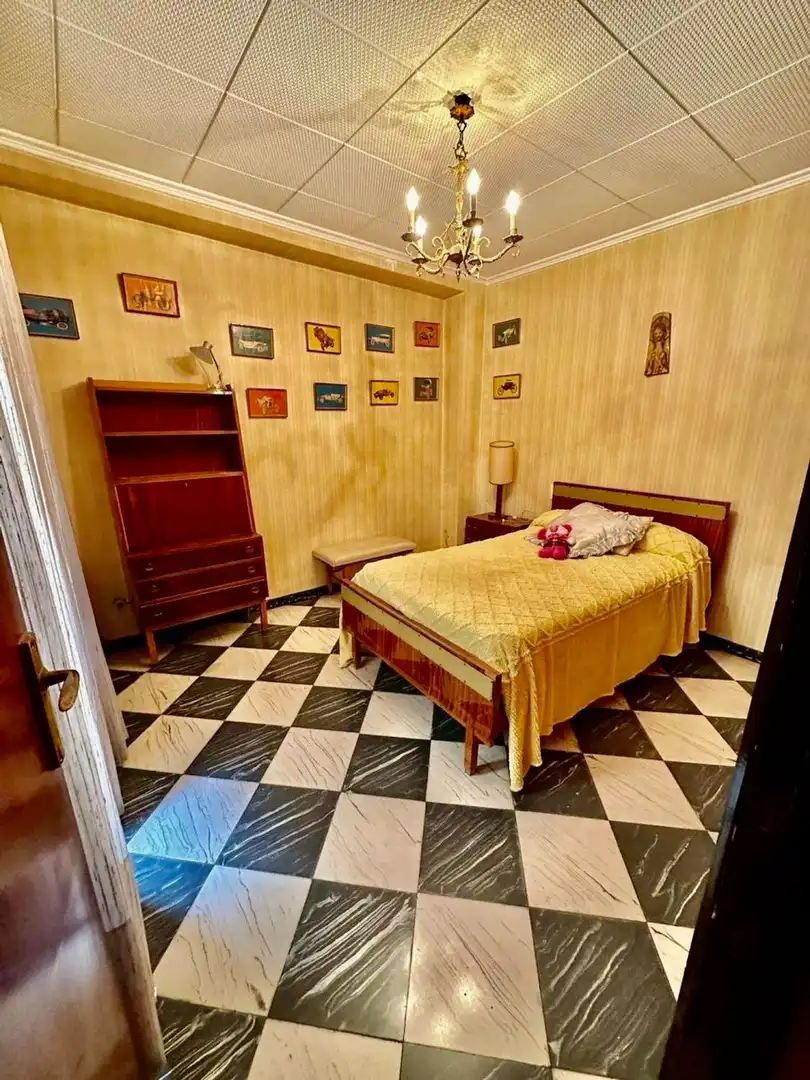 Habitación de Edificio en venta en Elda