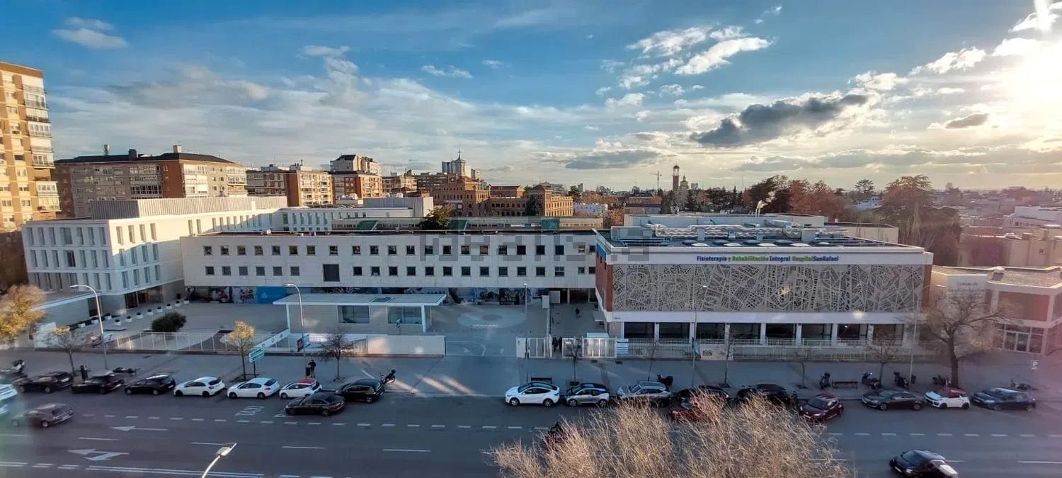 Vista exterior de Àtic en venda en  Madrid Capital amb Aire condicionat, Calefacció i Forn