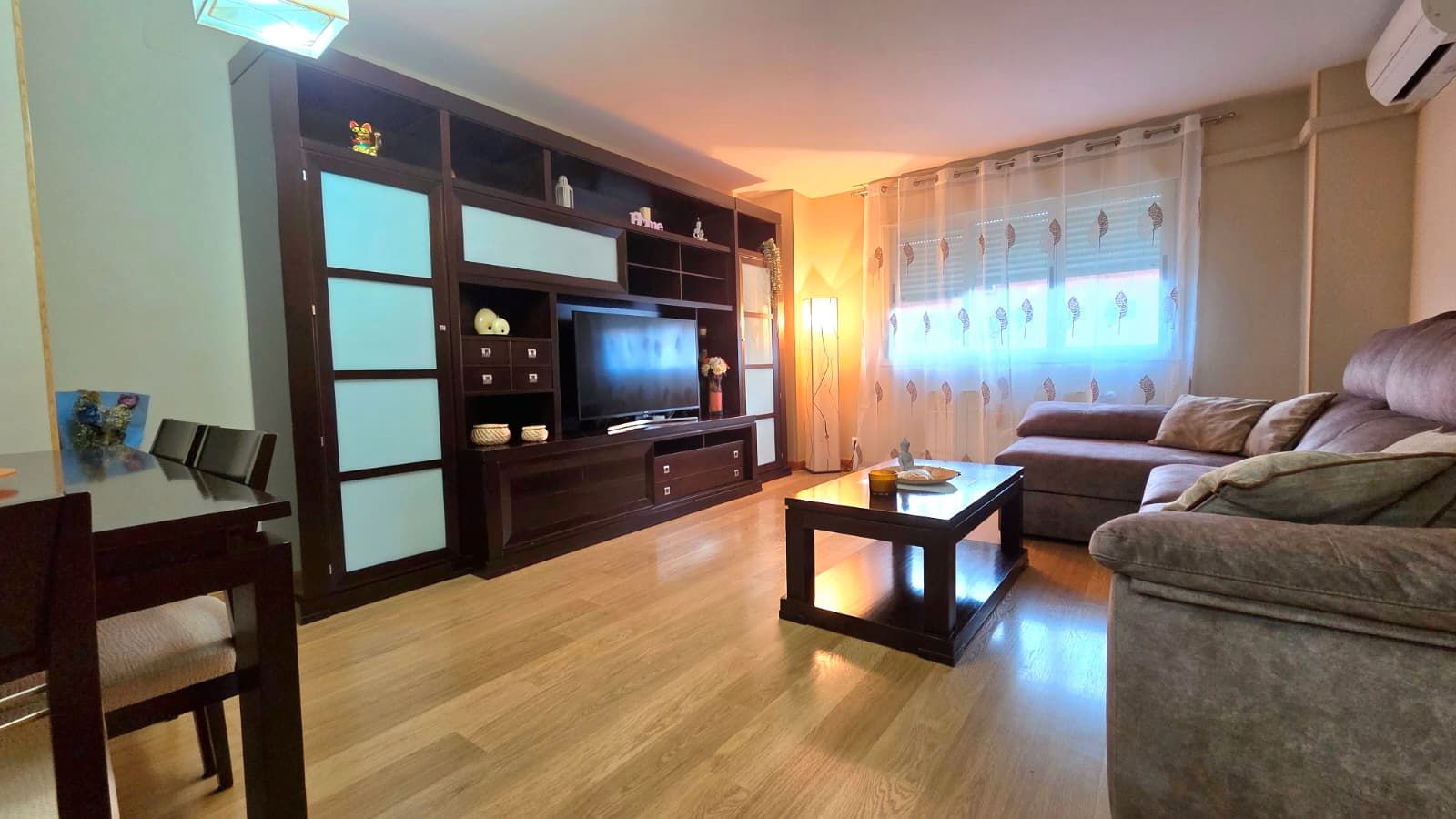 Living room of Flat for sale in Parla  with Air Conditioner, Heating and Storage room
