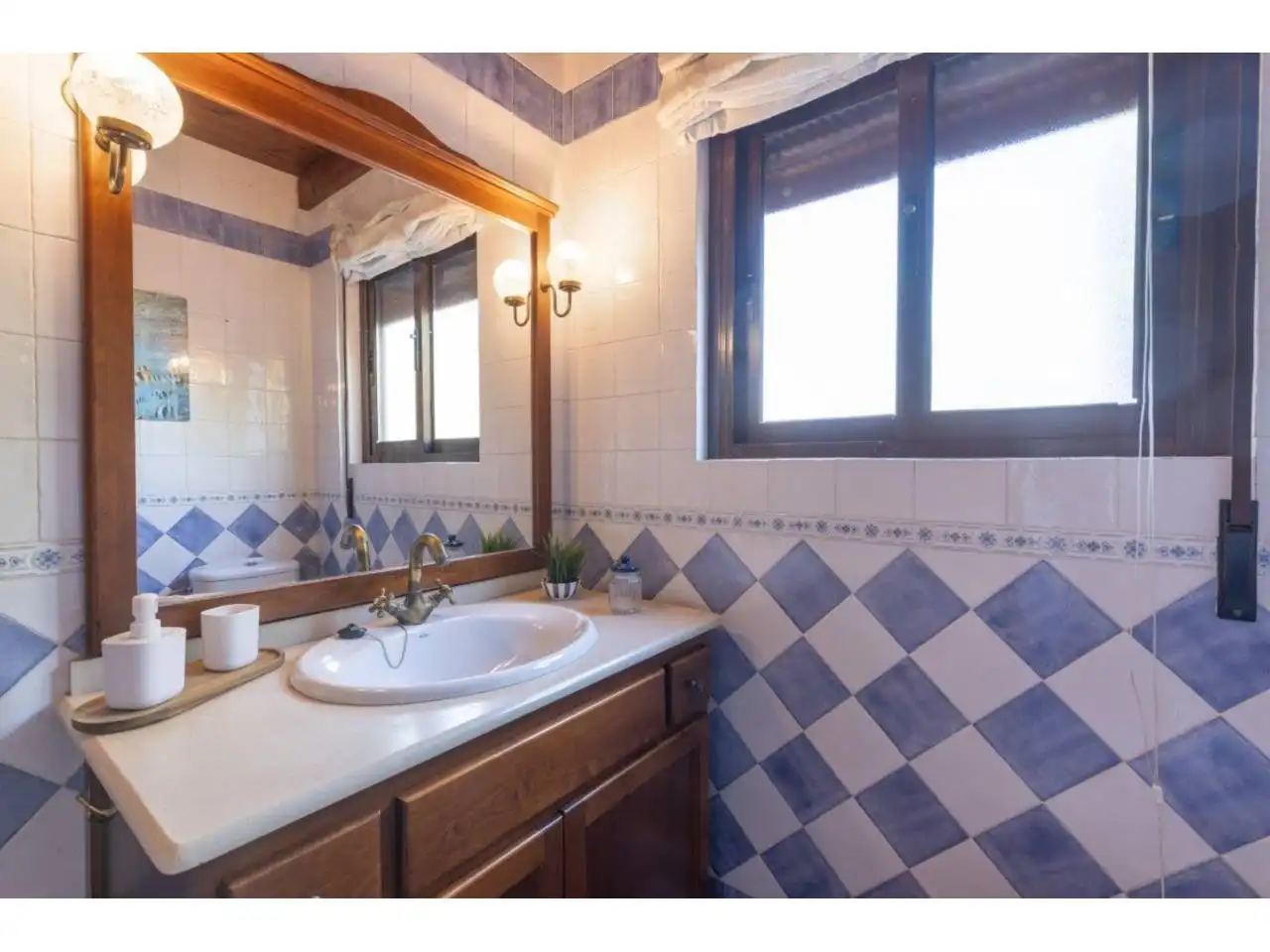 Baño de Casa o chalet en venta en Almuñécar con Jardín privado, Terraza y Piscina