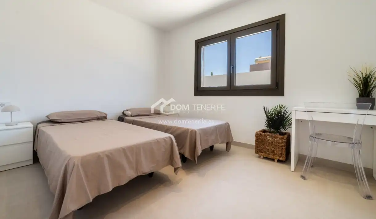 Dormitori de Casa o xalet en venda en Granadilla de Abona amb Terrassa, Piscina i Moblat