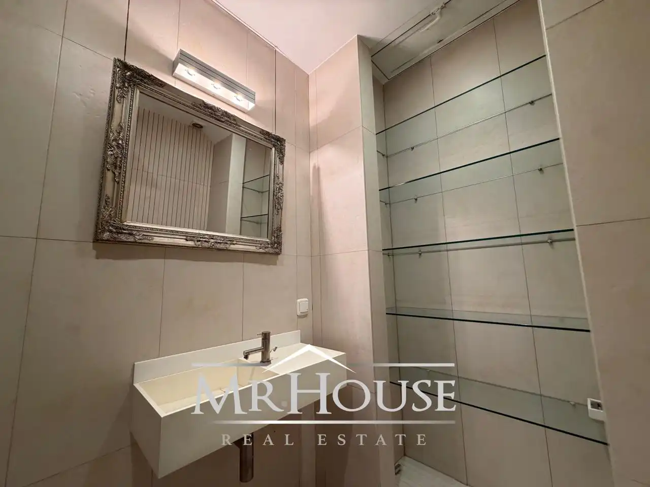 Baño de Piso de alquiler en Madrid con Aire acondicionado, Calefacción y Jardín privado
