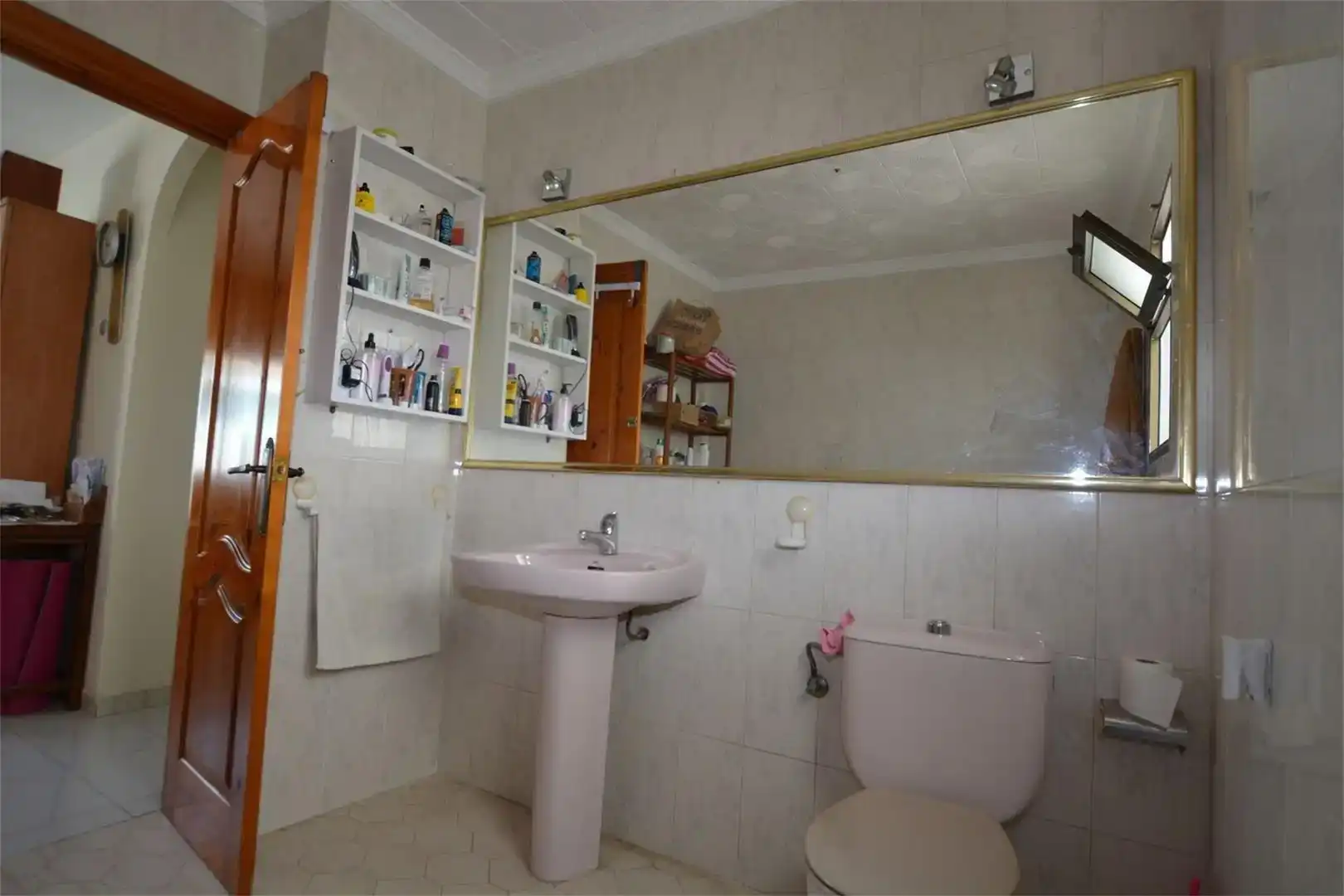 Badezimmer von Einfamilien-Reihenhaus zum Verkauf in Nerja mit Klimaanlage und Balkon