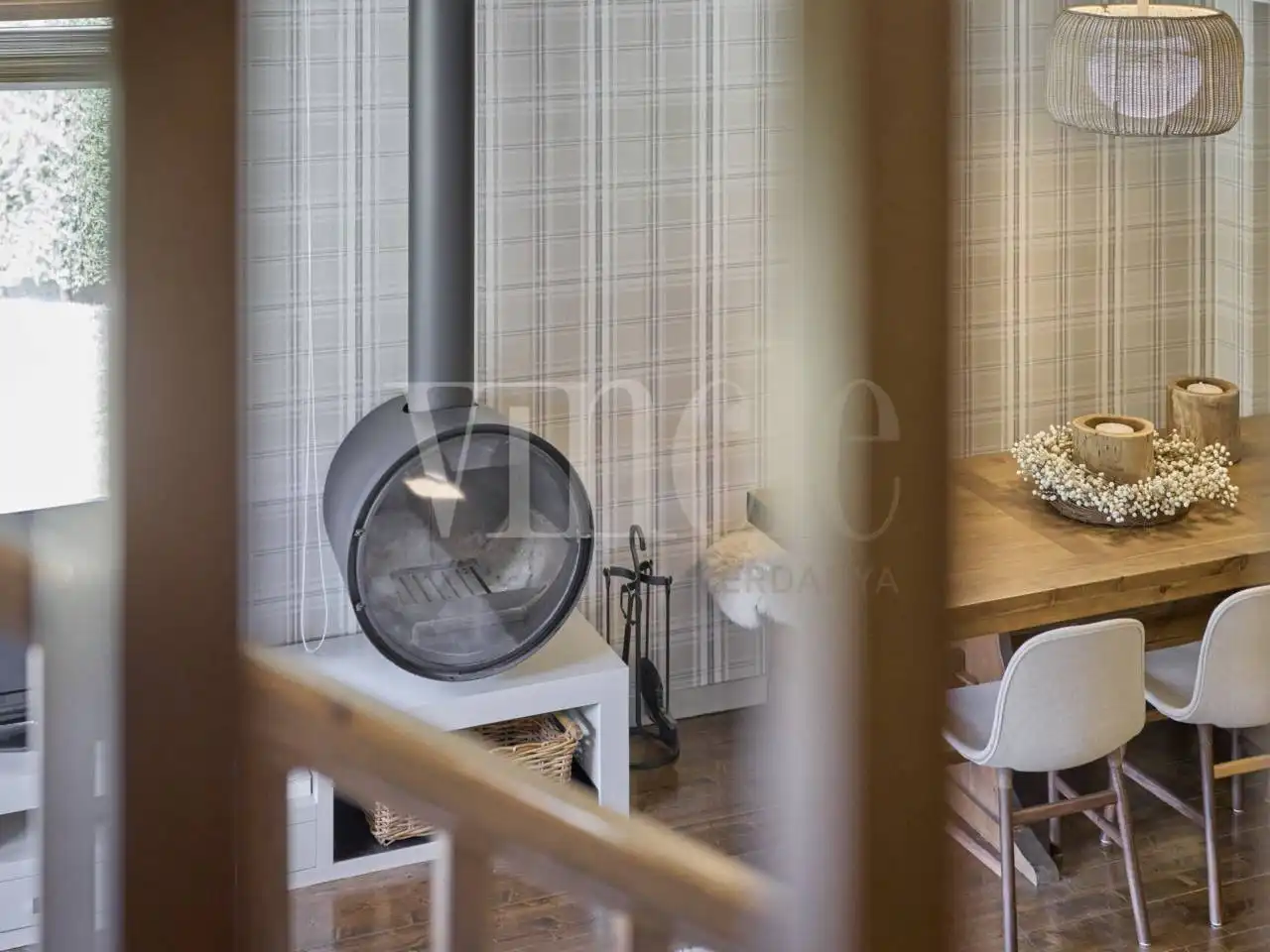 Sala d'estar de Casa adosada en venda en Alp amb Calefacció, Jardí privat i Parquet