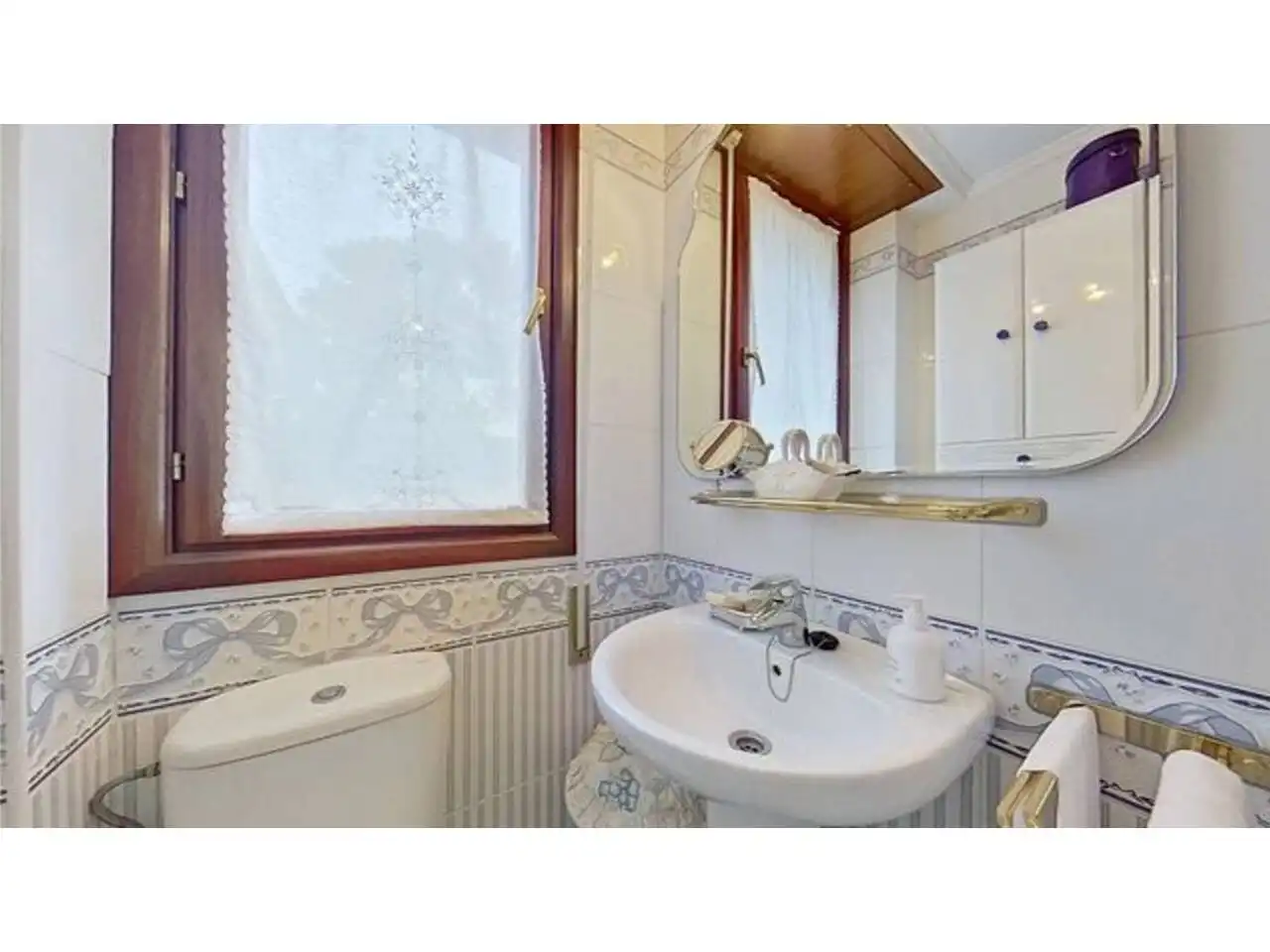 Bathroom of Houses for sale in Berango, Bizkaia