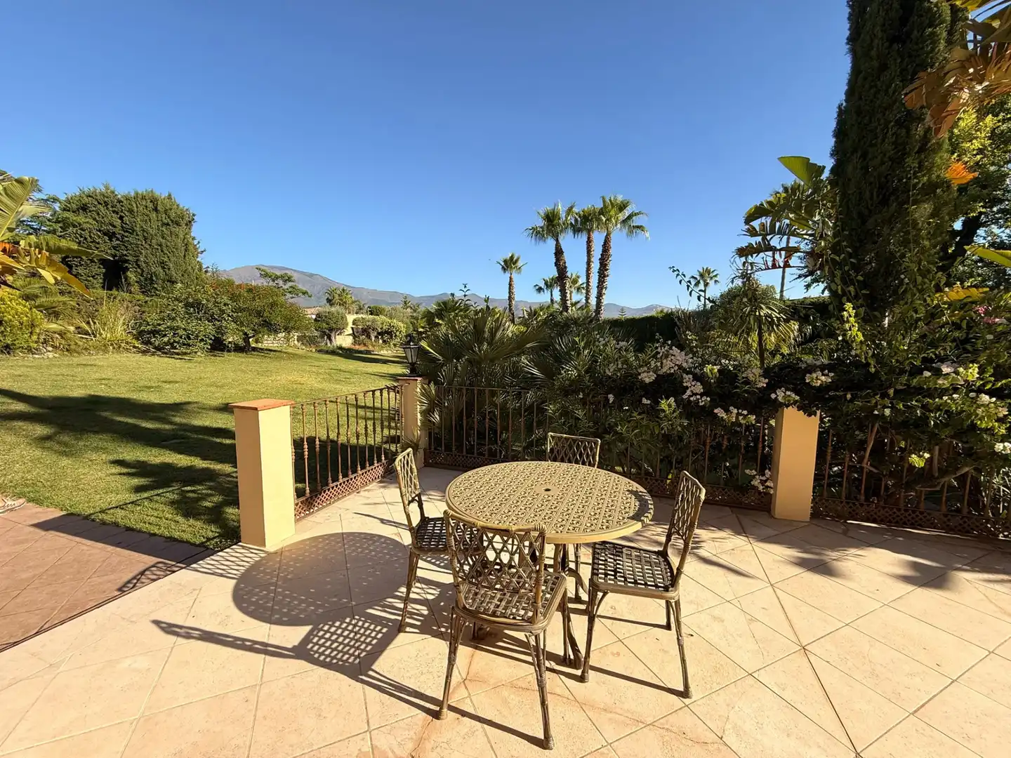 Terrassa de Casa o xalet en venda en Estepona amb Aire condicionat, Jardí privat i Terrassa