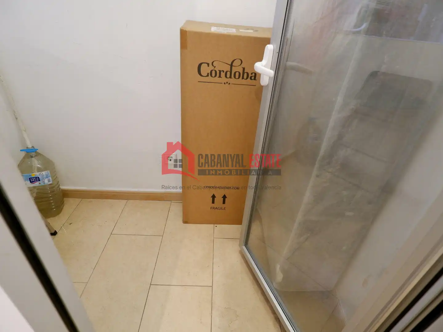 Baño de Estudio de alquiler en Valencia con Aire acondicionado, Amueblado y Balcón