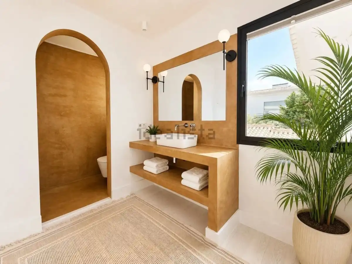 Bany de Casa o xalet de lloguer en Estepona amb Aire condicionat, Jardí privat i Terrassa