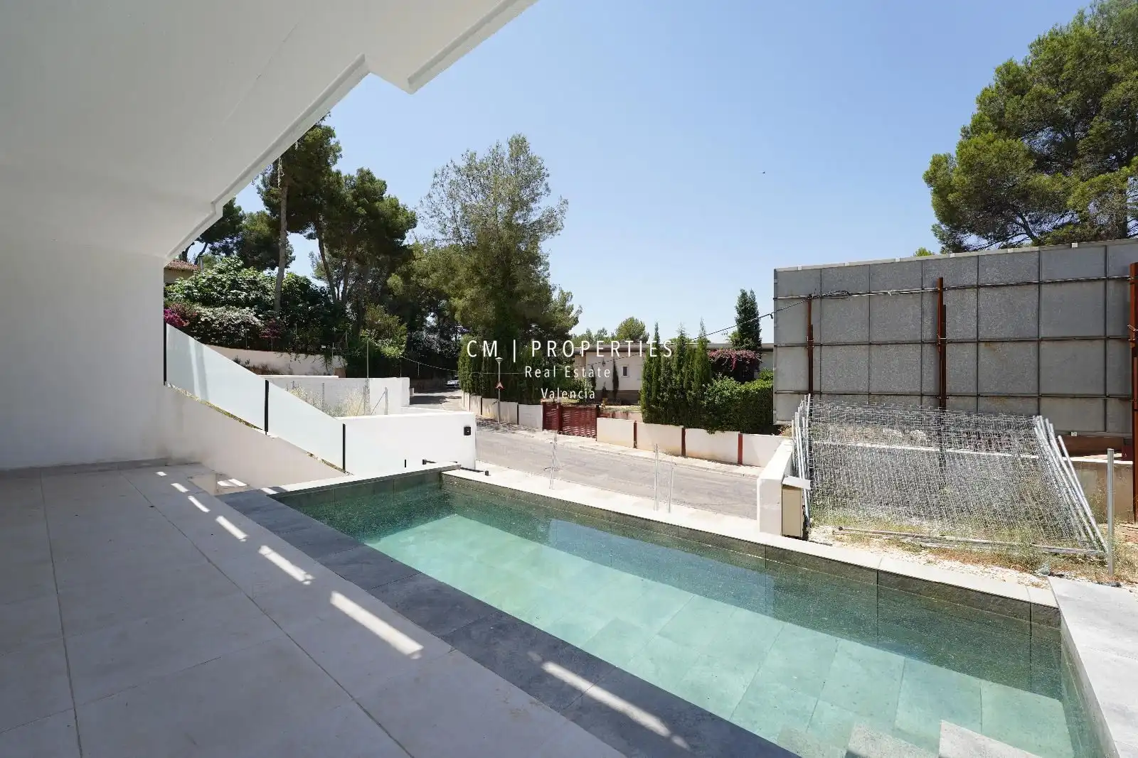 Piscina de Casa adosada de alquiler en Chiva con Aire acondicionado, Calefacción y Jardín privado
