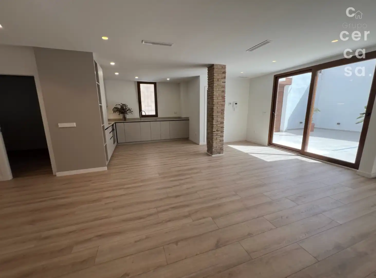 Houses for sale in Valencia  with Air Conditioner and Terrace