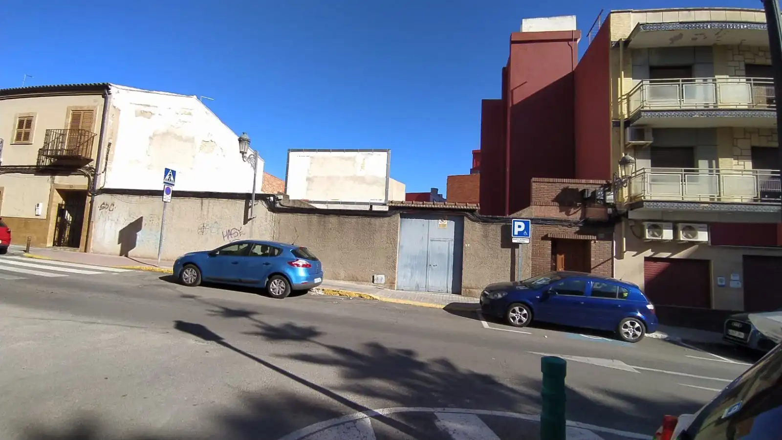 Vista exterior de Edificio en venta en Paterna con Alarma
