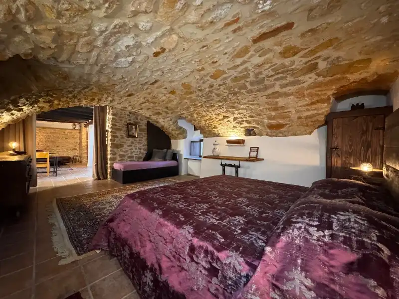 Habitación de Finca rústica en venta en Ullastret con Aire acondicionado, Calefacción y Jardín privado