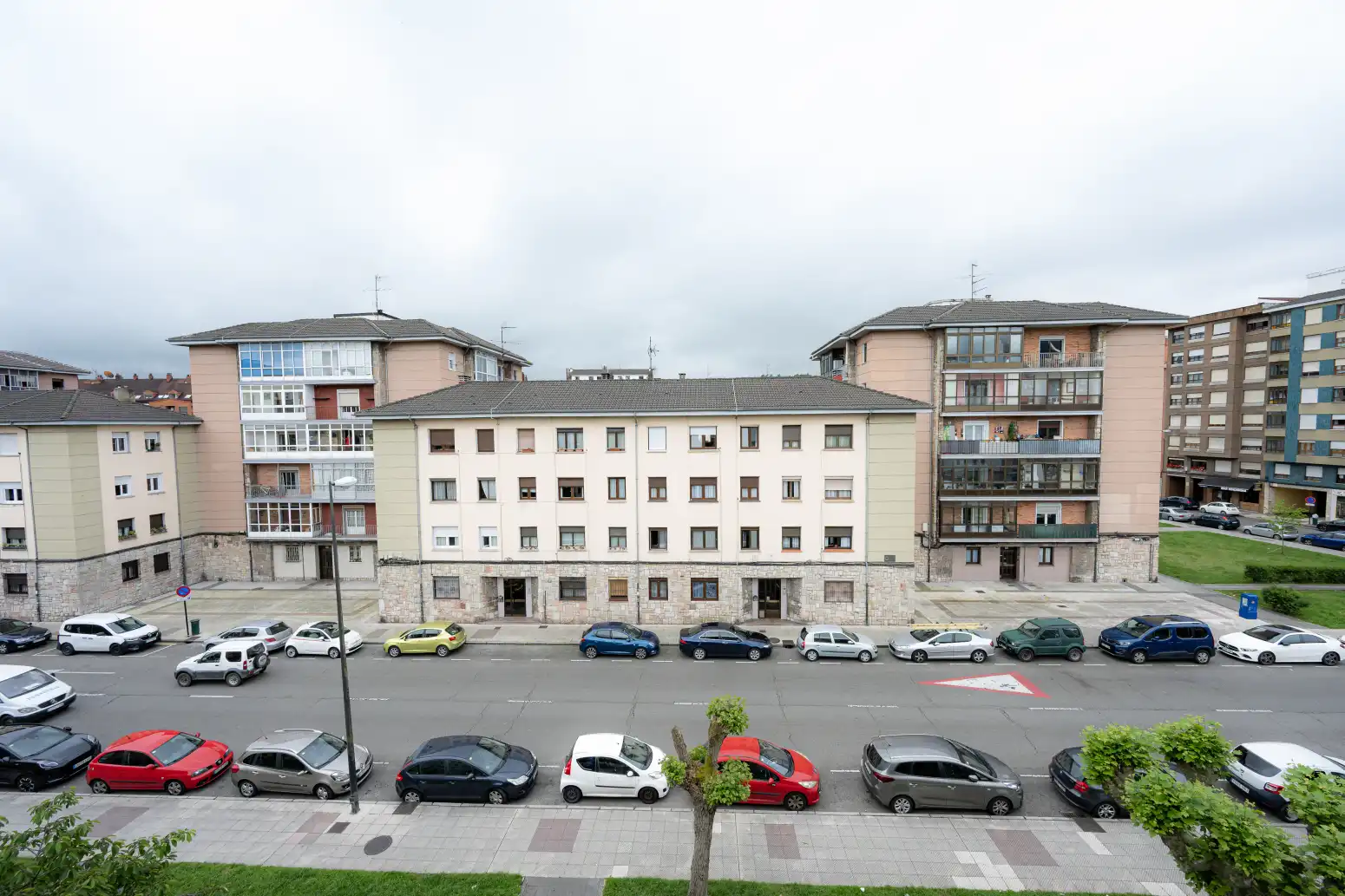 Vista exterior de Pis en venda en Oviedo  amb Calefacció i Terrassa