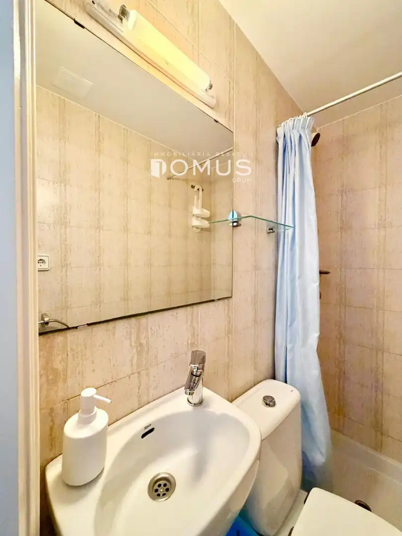 Badezimmer von Maisonette zur Miete in L'Escala mit Klimaanlage, Heizung und Terrasse