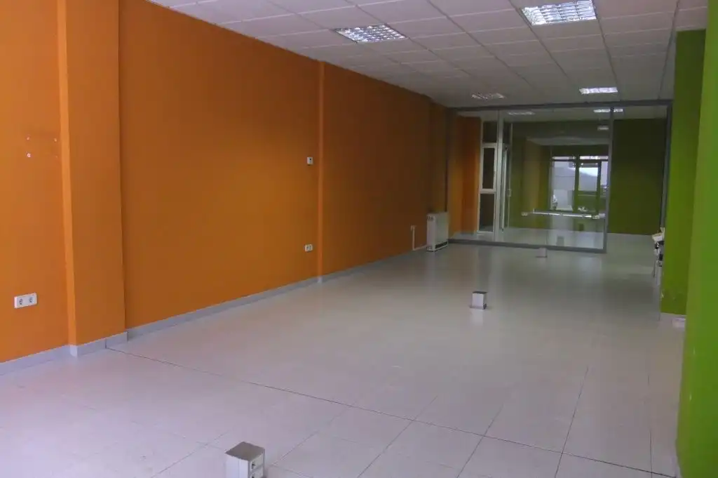 Local comercial de lloguer a Carrer de Santa Justina 29