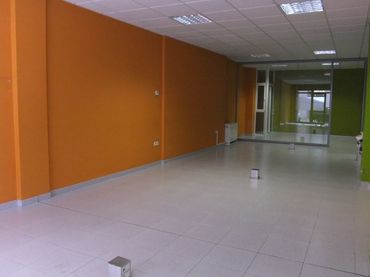 Local comercial de lloguer a Carrer de Santa Justina 29