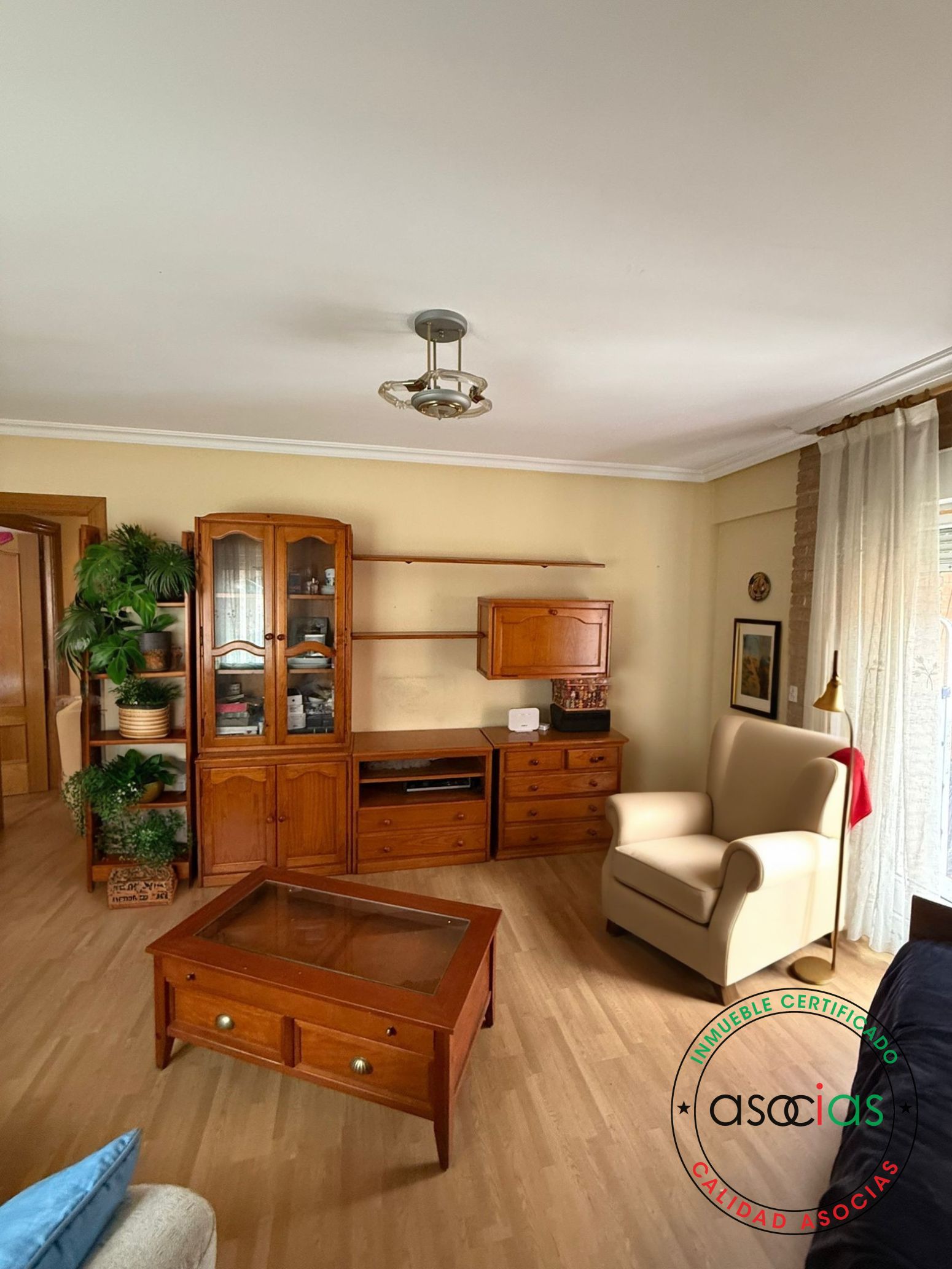 Sala d'estar de Pis en venda en Gijón  amb Calefacció, Traster i Moblat
