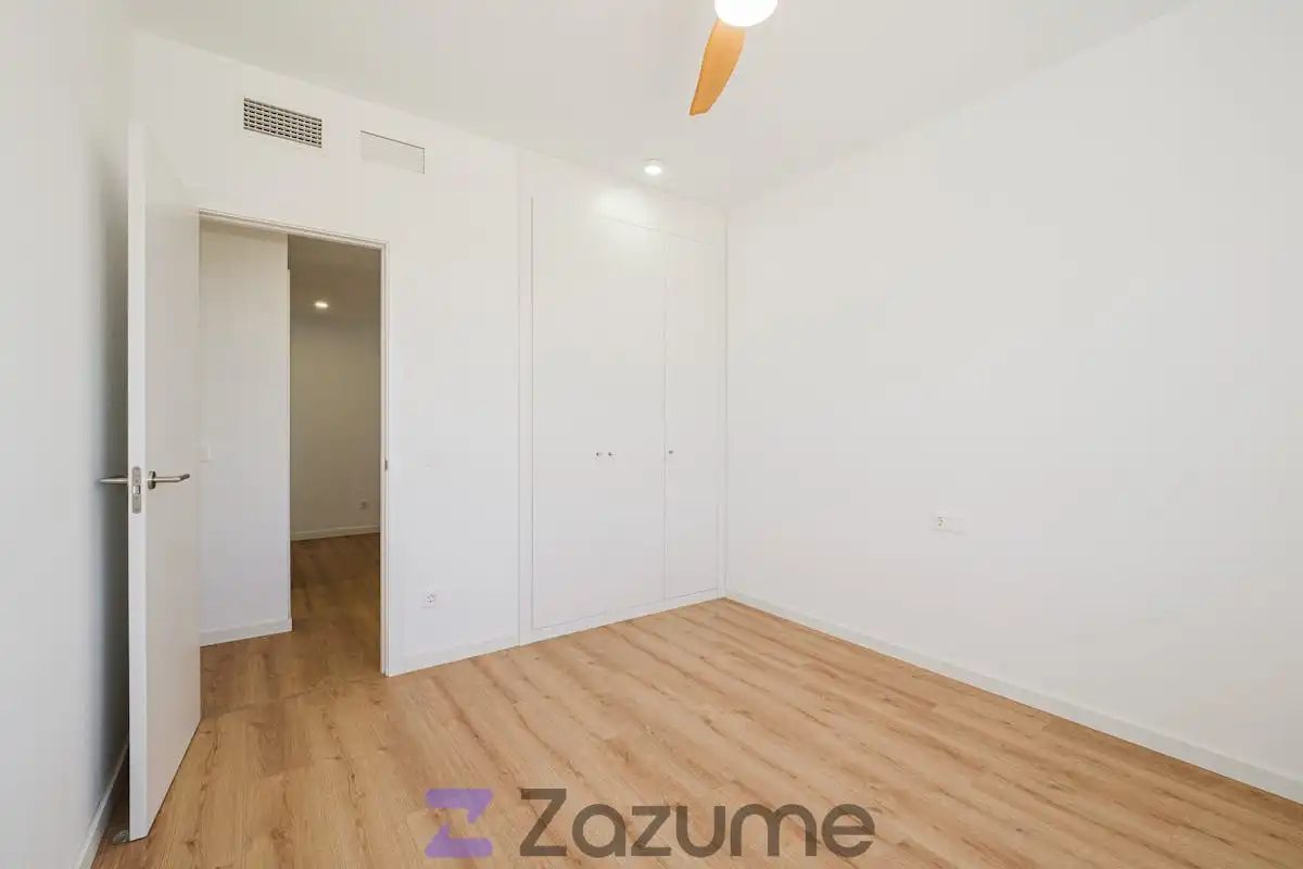 Schlafzimmer von Wohnung zur Miete in Dos Hermanas mit Klimaanlage, Heizung und Privatgarten