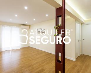 Bedroom of Flat to rent in  Madrid Capital  with Air Conditioner and Heating