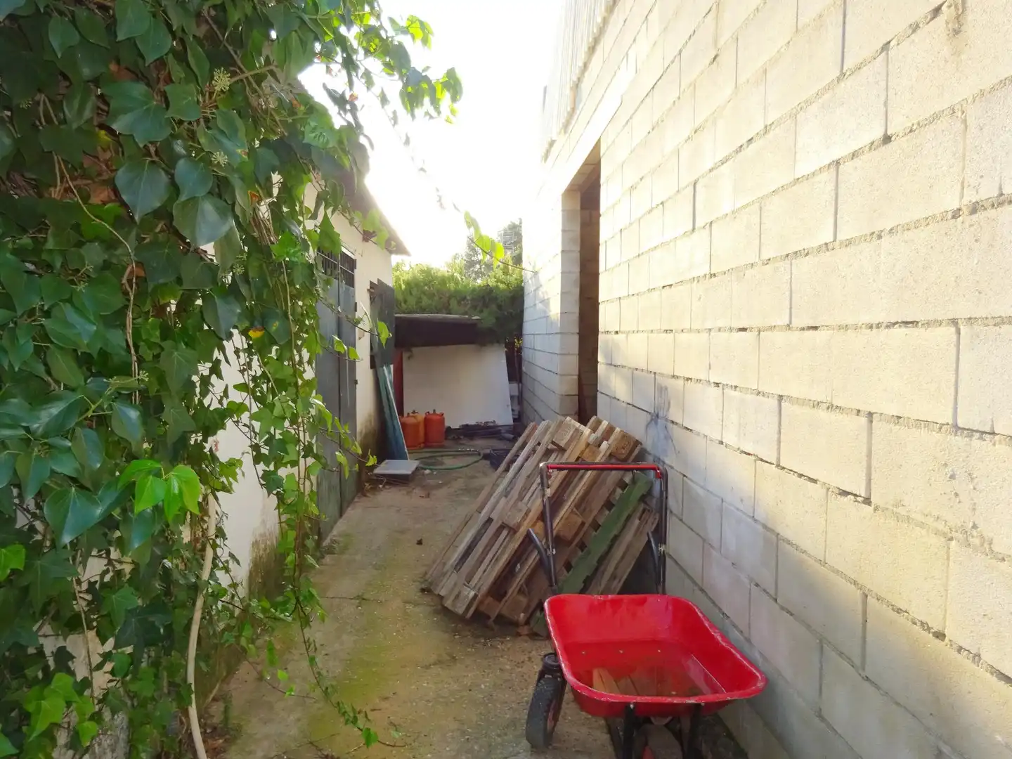 Garden of Houses for sale in Sanlúcar la Mayor  with Air Conditioner, Private garden and Storage room